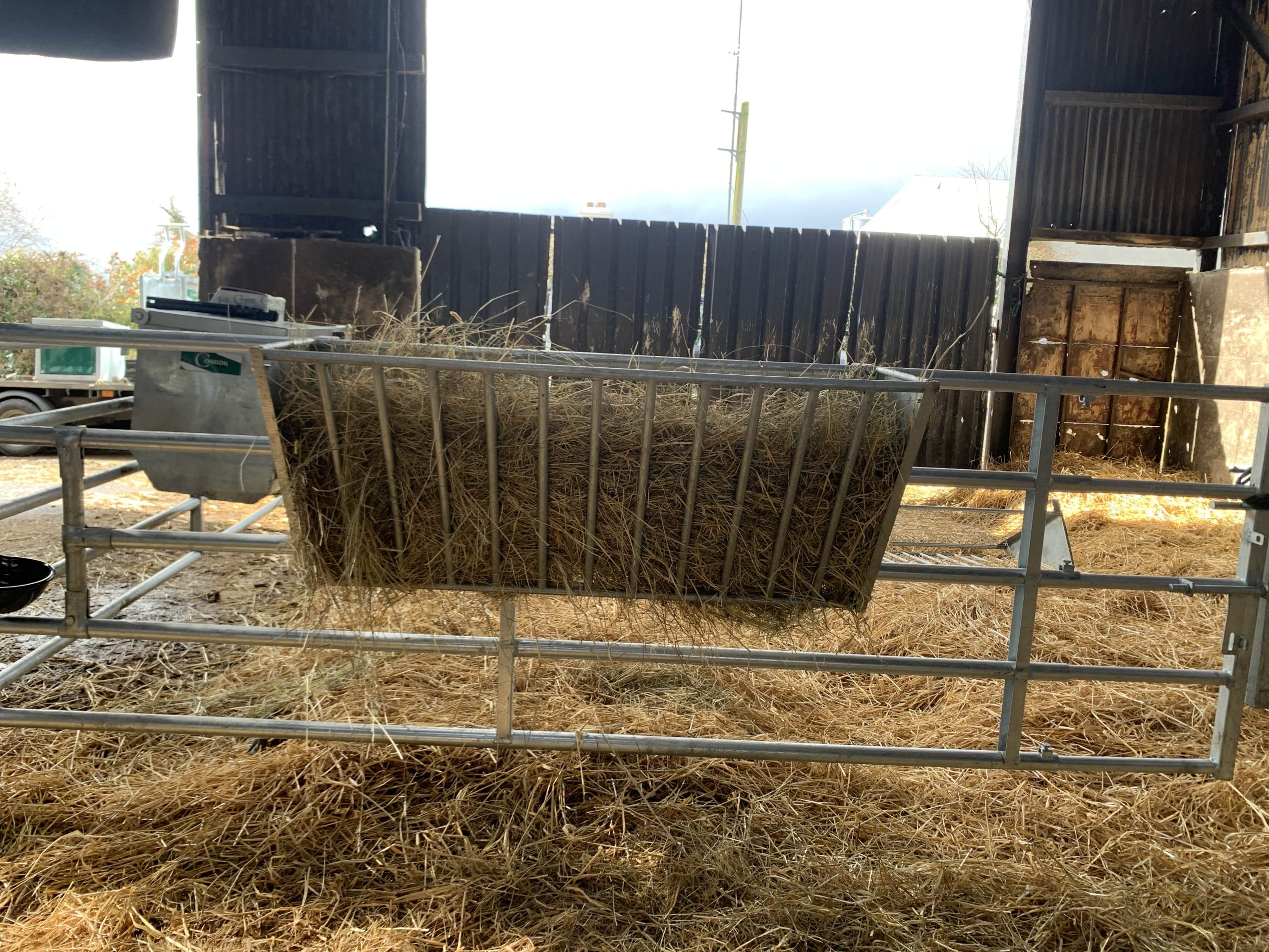 Straight Bar Hayrack