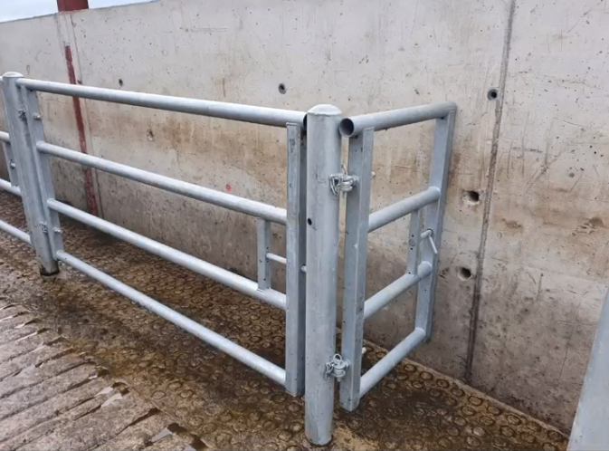Crush Back Gate - Image 2