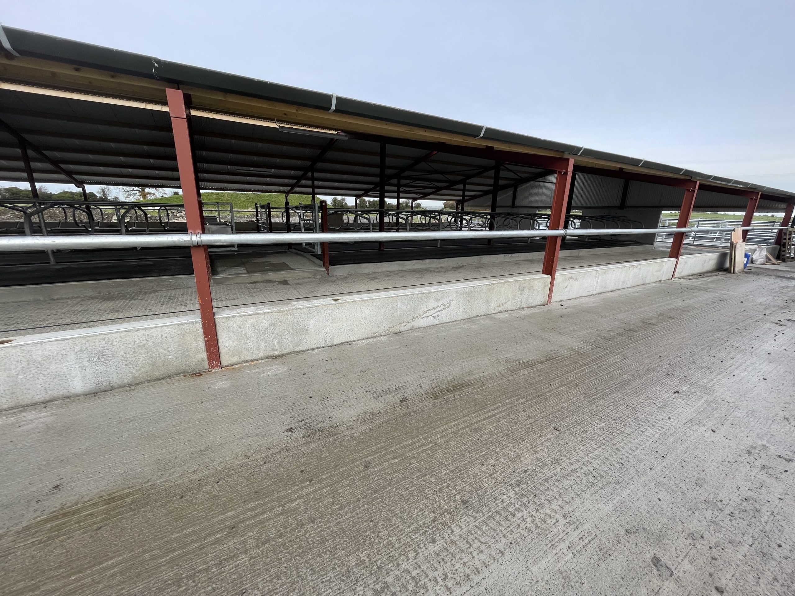Single Bar Feed Rail Barrier - Image 2